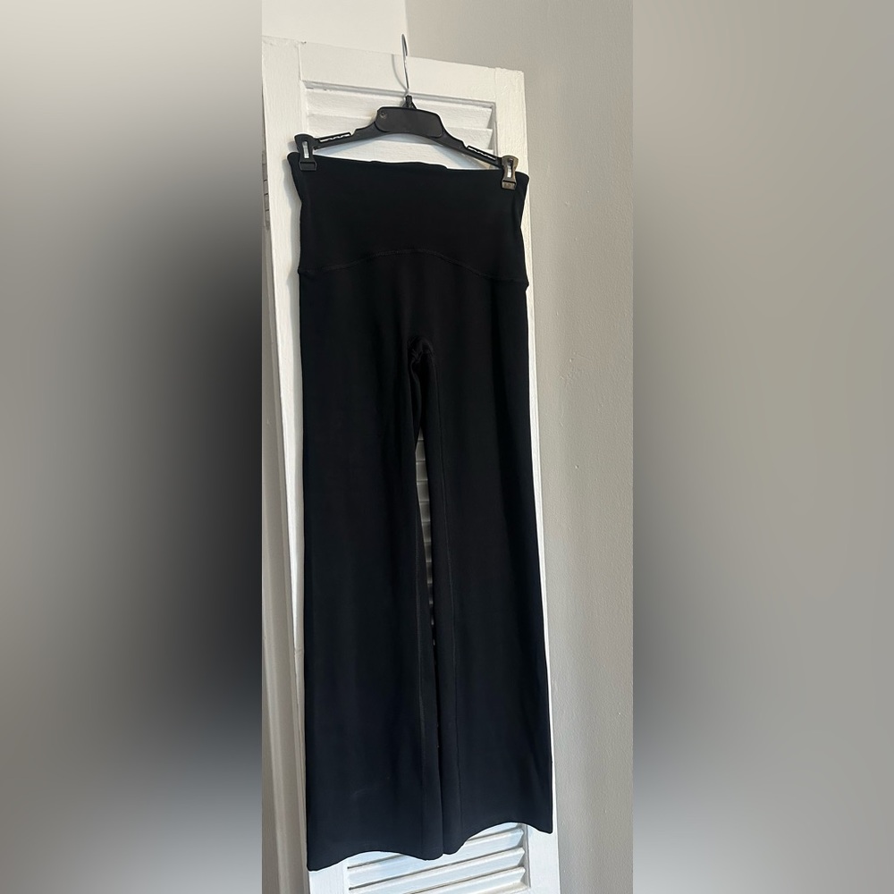 SPANX Booty Boost 3/4 Black Leggings